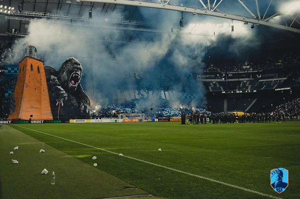 Gorilla tifo with smoke